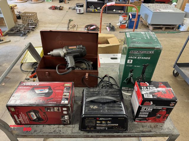 Lot 1-6438 - (1) Big Red Jacks 12-ton capacity hydraulic jack, new in box, (1) Master Force double locking, 3-ton...