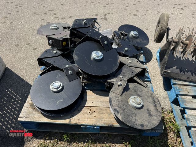 Lot 1-18425 - Lot of (6) disc seed openers, unknown what planter unit is from, appears to be hardly used, if not b...