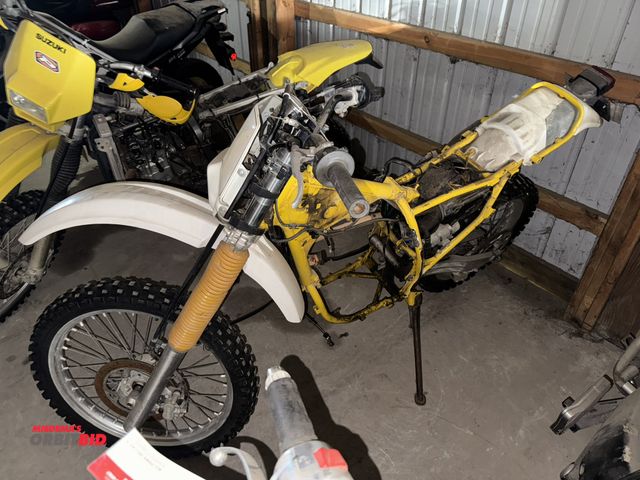Lot 1-6496 - Suzuki (1) dirt bike, rolling frame, missing motor and seat, winning bidder responsible for proper r...