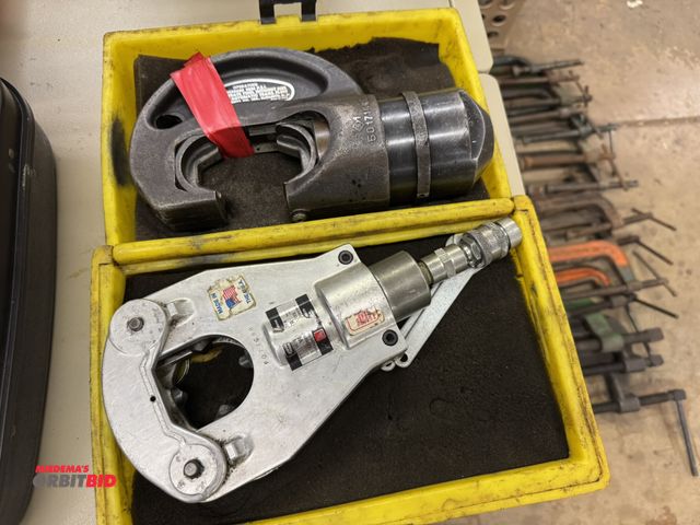 Lot 1-6328 - (1) hydraulic crimp head, S/N F077G9R, and (1) hydraulic crimp head, S/N 50171446.