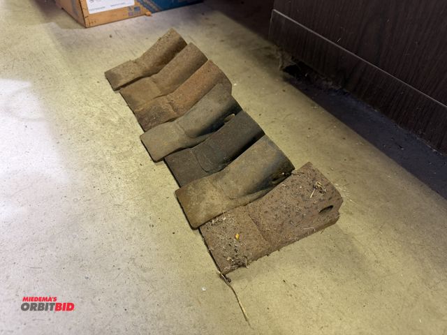 Lot 1-12324 - (7) New excavator back hoe bucket teeth.
