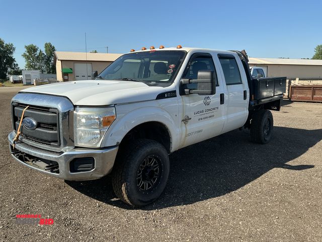 Lot 1-17377 - 2016 Ford F-250 Super Duty Crew Cab Flatbed Pickup Truck 4x4