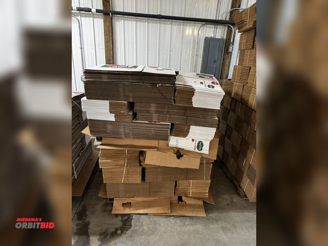 Lot 1-6789 - Lot of (2) skids of Quality Apples bushel carton box tops and bottoms.