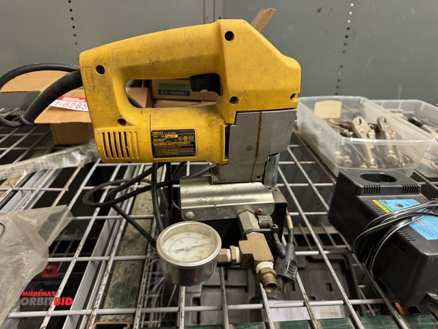 Lot 1-6433 - (1) DeWalt jigsaw with Wheeler ratch hydrostatic test pump, model 39100, 225 PSI, .9 gallon per minu...