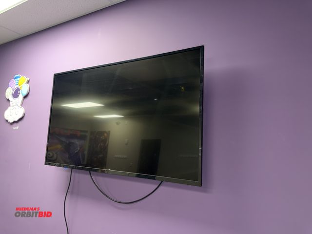 Lot 1-11306 - (2) W Box Technologies, 55" HDMI flatscreen monitors, includes BrightSign LS digital signage player,...