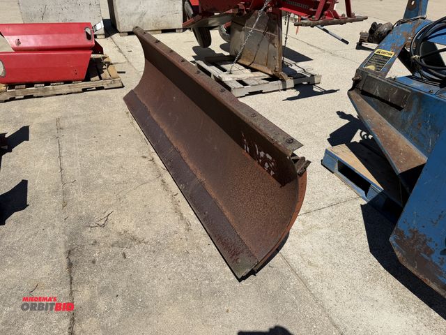 Lot 1-102566 - (1) Snow plow skid steer mount, 7-1/2