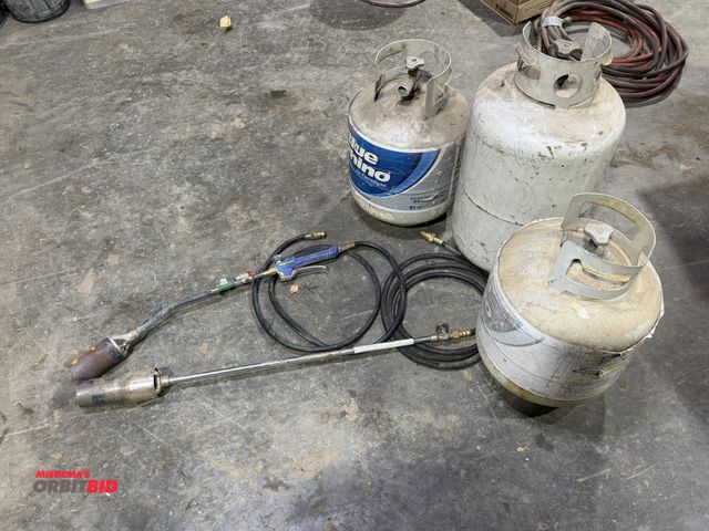 Lot 1-1526 - Lot of (2) propane powered asphalt warmers with (3) propane tanks (2 are 20 lb./1 is 30 lb.)
