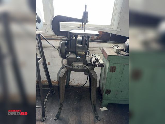 Lot 1-4702 - (1) Butterfly, model D, die filing pedestal type precision machine, 120V, 10" x 10" table, in workin...