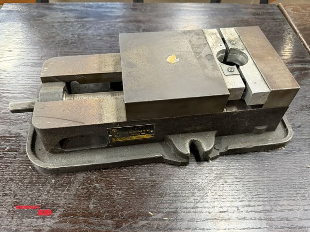 Lot 1-11086 - (1) make and model unknown 6" machinists vise, includes handle.