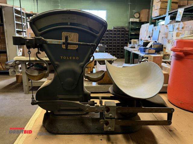 Lot 1-18834 - (1) Toledo Scale Company, model 4656, vintage counting scale (25 lb. capacity), S/N 720.
