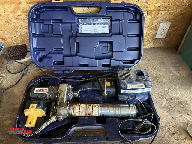 Lot 1-14176 - (1) Lincoln 12V rechargeable grease gun with (2) battery chargers, and case.