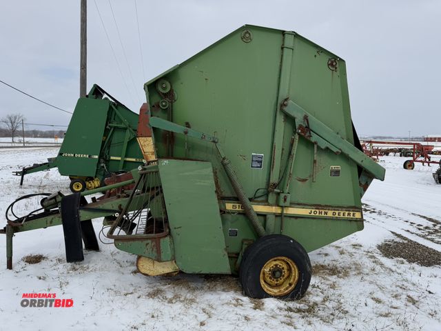Lot 1-11715 - (1) John Deere 510 round baler, S/N 555336E, twine tie, 60" wide hay pickup head.
