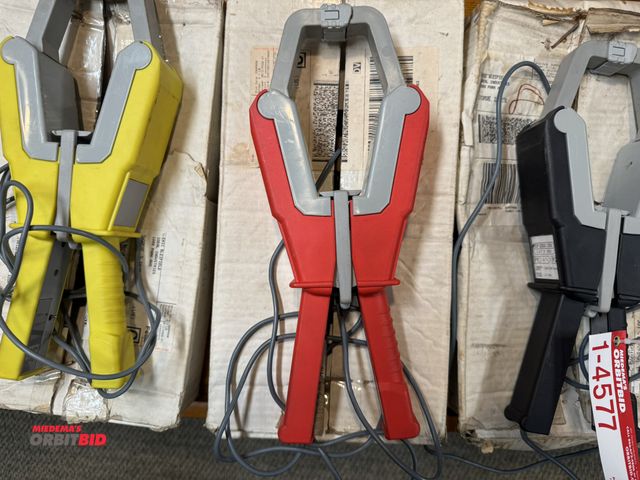 Lot 1-4578 - (1) AC/CD current probe, CP2000/200, Cat HI600V, output 2V, red.