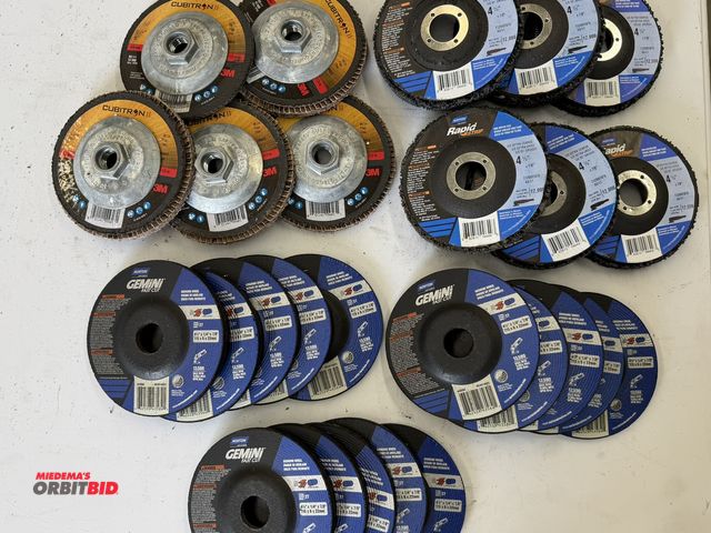 Lot 1-6172 - Lot of (6) Rapid Strip 4.5" x 7/8", 12,000 RPM, extra coarse non-woven stripping discs, (15) Norton ...