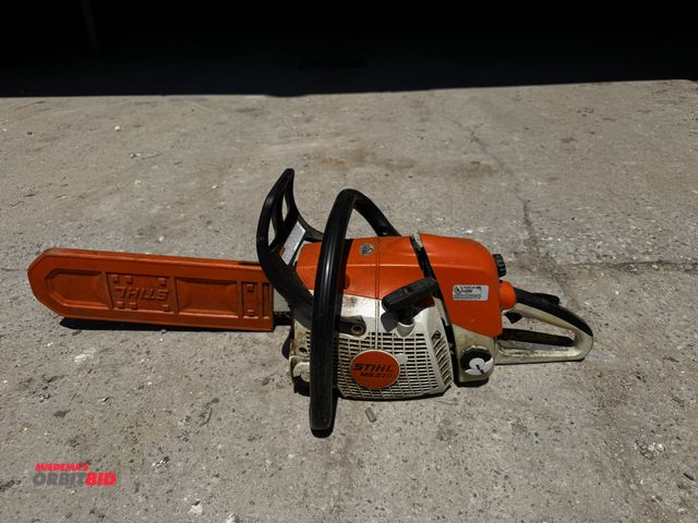 Lot 1-6992 - (1) Stihl MS270 chainsaw with 16" bar, in working condition.