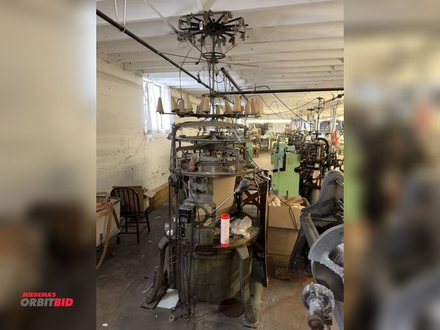 Lot 1-4824 - (1) Antique Industrial circular knitting machine, approx. 25" diameter needle head, 3 phase, working...