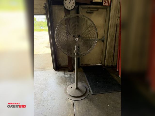 Lot 1-6468 - (1) TPI 30", 120V industrial pedestal shop fan.
