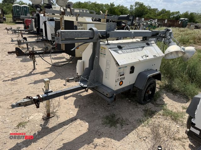 Lot 1-9516 - (1) 2012 Terex RL4000 light tower, 3-cyclinder diesel engine, 4-light extendable tower with hand cra...