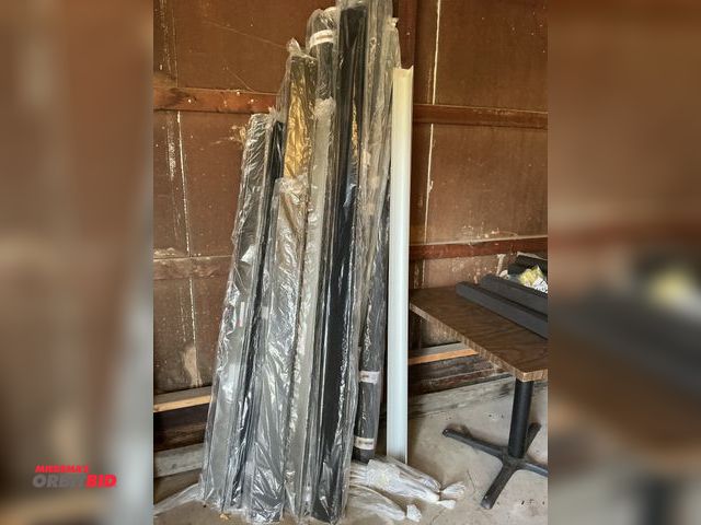 Lot 1-12529 - Hunter Douglas Solarvue blinds Large lot of various blinds, majority are Hunter Douglas Solarvue Rol...