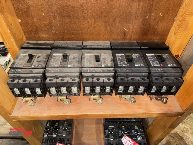 Lot 1-4462 - Lot of (5) Square-D Power Pac HJ060 breakers, 3 ~ 60 amp, 1 ~ 20 amp, and 1 ~ 40 amp.