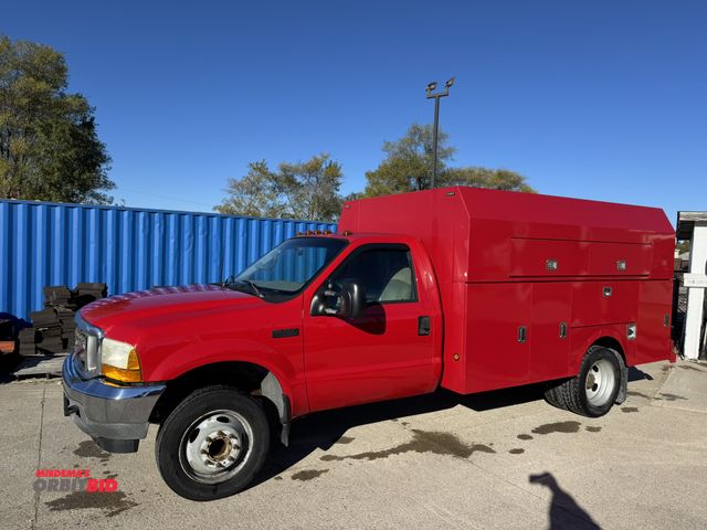 Lot 1-18264 - 2001 Ford Service Truck F450 Super Duty 4-speed manual transmission with overdrive, power windows, l...