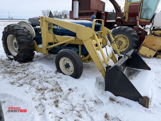 Lot 1-11500 - (1) Ford 3400 tractor, gas engine, 2WD, 7.5-16SL front tires, 16.9-24 rear tires, rear tire chains, ...