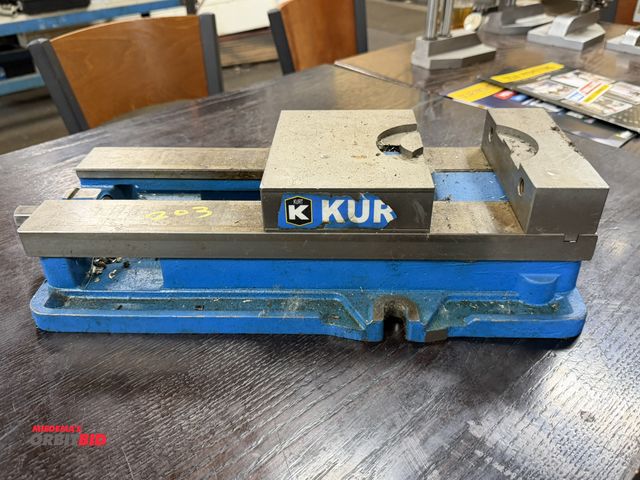 Lot 1-11081 - (1) Kurt 6" machinists vise.