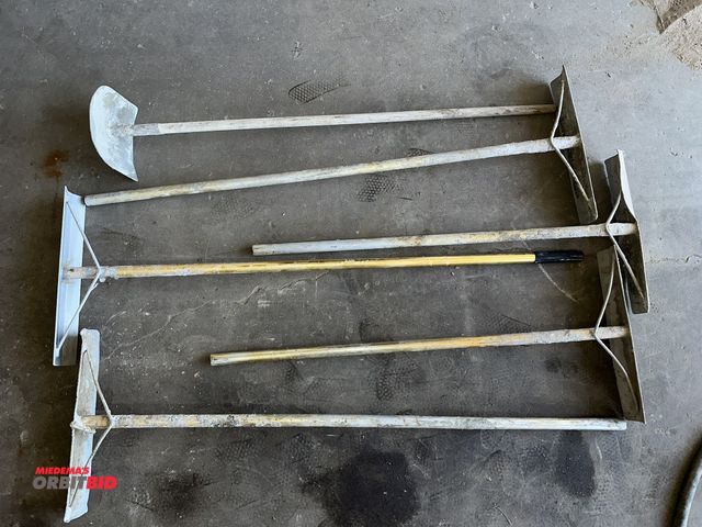 Lot 1-14153 - Lot of (5) 20" aluminum concrete leveling tools, and (1) approx. 10" shaping tool with wood handle.