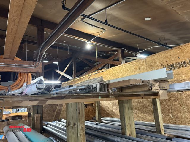 Lot 1-4428 - Large lot of assorted cable raceways, hinges, 10' raceways, wiremold 25DTP-4, Telepower pole, wiremo...