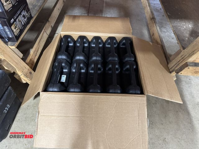 Lot 1-16442 - Lot of (10) Woods Power Grip suction cups, 125 lb. rating capacity, 9 are brand new, 1 slightly used...