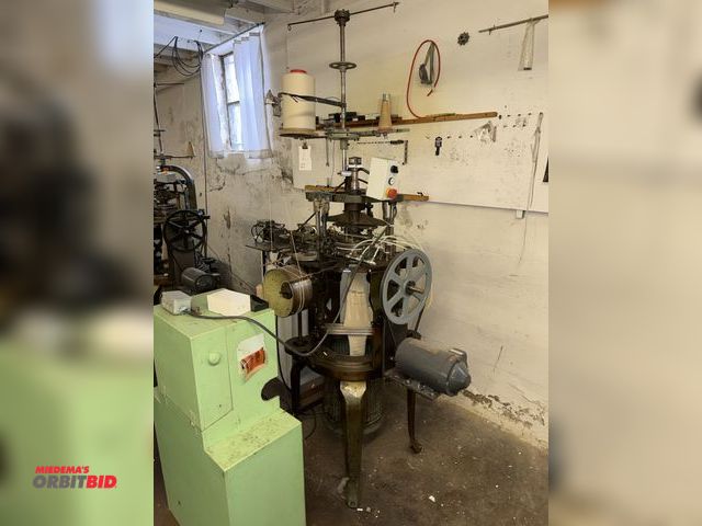 Lot 1-4819 - (1) Antique Industrial circular knitting machine, approx. 7.5" diameter needle head, 3 phase, unit h...