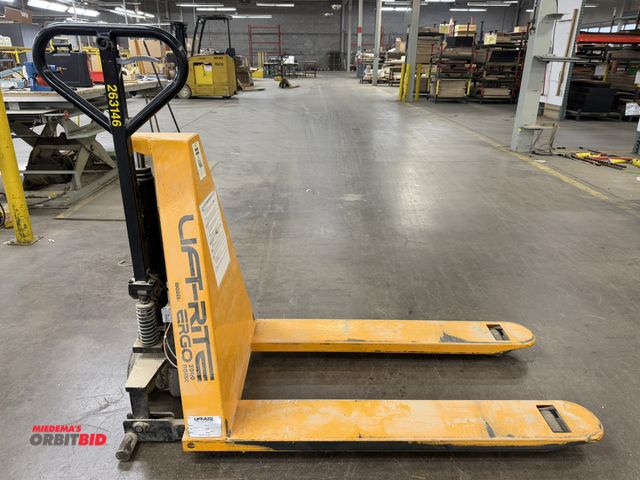 Lot 1-17342 - (1) Ergo Lift Ergo-Nomic 3000, 12V electric pallet jack, with a Vulcan, model SM12/10BTS, 10 amp onb...