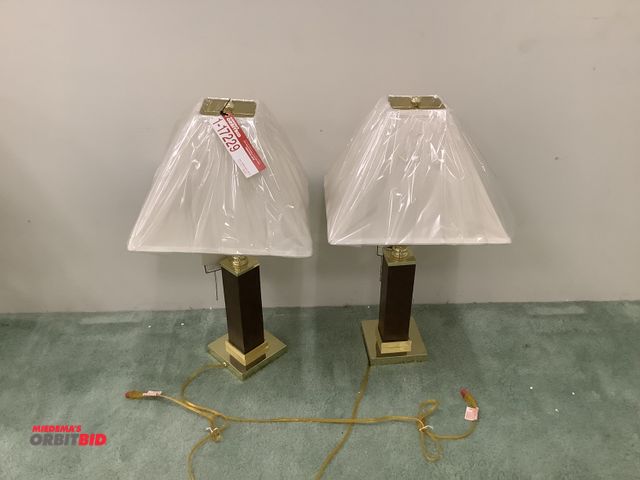 Lot 1-17229 - (2) matching table lamps