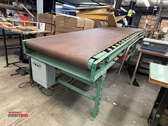Lot 1-4911 - (1) Roach Power conveyor table, approx. 20' long x 42" wide with 36" belt, 3 phase, adjustable legs,...