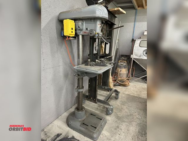 Lot 1-540 - (1) Delta Manufacturing drill press, S/N 80-9134, (1) 4" vise, and (1) 17" x 12.5" adjustable height...