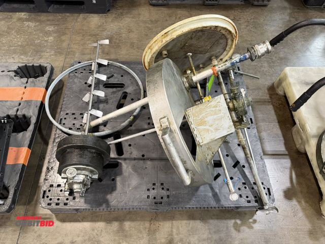Lot 1-5460 - Lot of (2) 55 gallon air powered lid mixers, includes (2) additional air powered mixers.