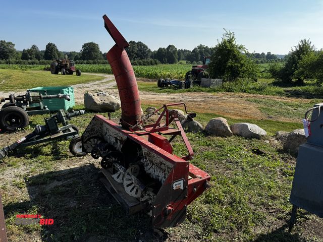 Lot 1-6942 - (1) McKee Sno-Lander snowblower, model 620, S/N 4937, 7' wide, 3 pt. hitch hook up, 540 PTO shaft, m...