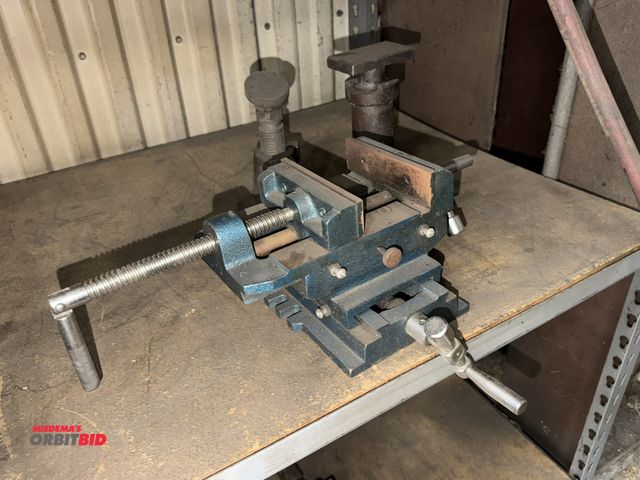 Lot 1-15112 - (1) 5" cross slide drill press vise, and (2) Cone jacks.