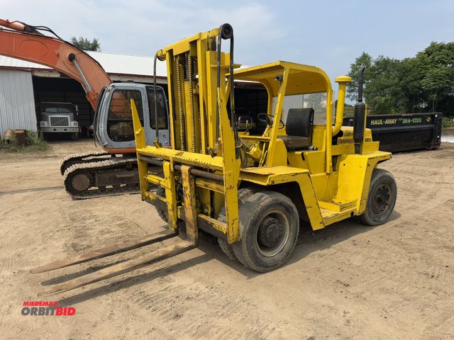 Lot 1-18370 - (1) Clark Yard Lift, model CFY150B, Type G, 15,000 lb. forklift, 4004 hours showing, 5-speed, open s...
