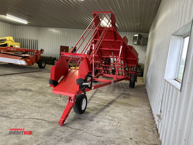 Lot 1-19939 - Kuhns 834F Hay Accumulator, Like New