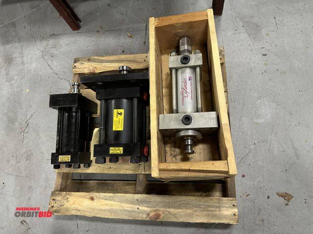 Lot 1-19182 - (1) Milwaukee Cylinder Micro Pulse, model BTL1FUR, hydraulic cylinder, (2) Yates cylinders (1 is 4-s...