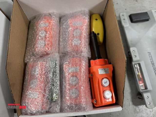 Lot 1-19564 - Lot including (5) 2-button hoist controls, and (1) small spring button hoist control.
