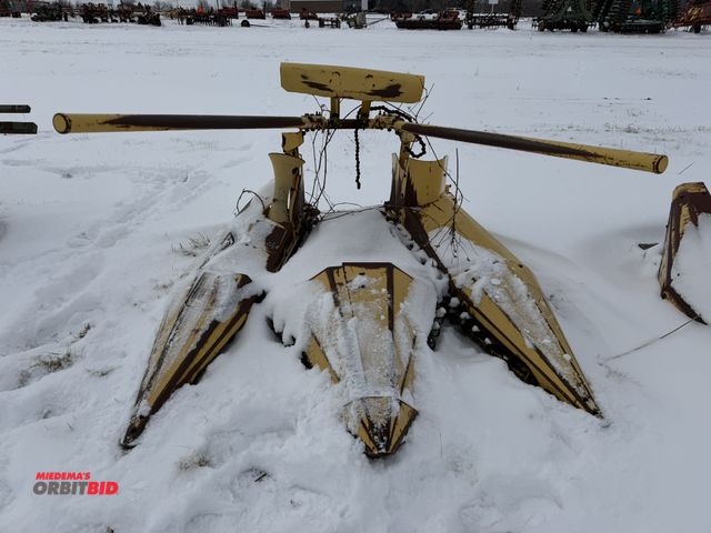 Lot 1-11466 - (1) New Holland 2-row corn head, model 824, S/N 803495, 30" row spacing.