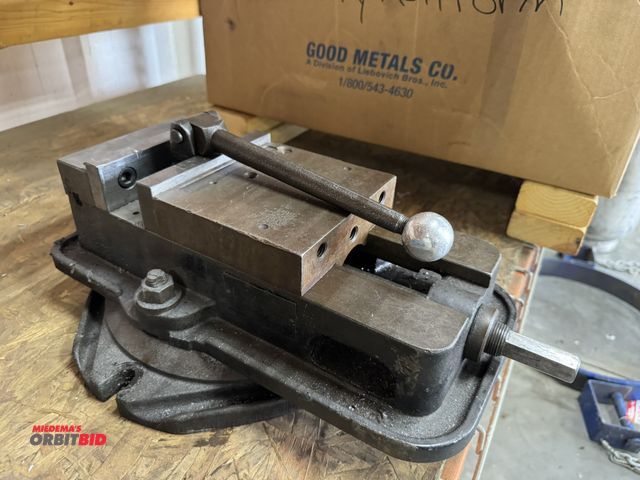 Lot 1-19484 - (1) 6" machinists vise.
