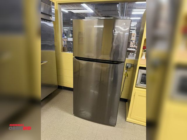 Lot 1-16773 - (1) LG Smart Inverter household refrigerator with freezer, model LTCS242230/03, with automatic ice m...