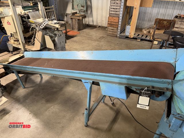 Lot 1-102515 - (1) Incline conveyor, 8' x 20" with 12" belt