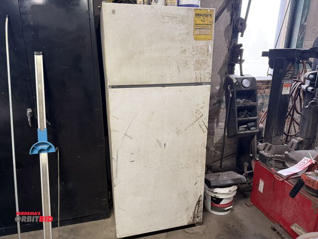 Lot 1-1154 - (1) General Electric, model TBX16SYYCRWH, household refrigerator/freezer, 28" width x 67" height x 2...