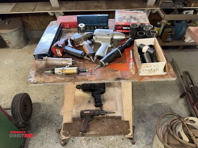 Lot 1-12129 - Contents of pneumatic tools, includes Craftsman, model 875, 1/2" impact, Craftsman air hammers, Craf...