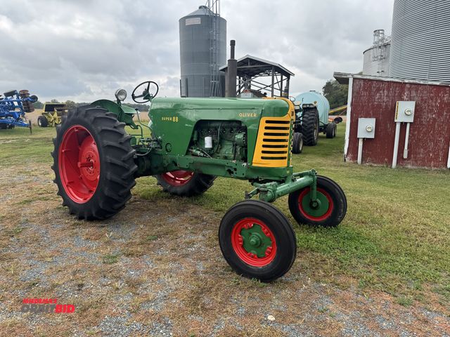 Lot 1-19954 - (1) Oliver Super 88 tractor, 2-WD, 540 PTO shaft with 1 remote, 6-cylinder gas engine, 15.5-38 rear ...