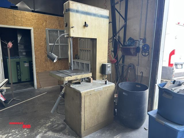 Lot 1-17682 - (1) Powermatic, model 81, industrial band saw, S/N 9081089, 3 phase electric motor, 24" x 24" table,...